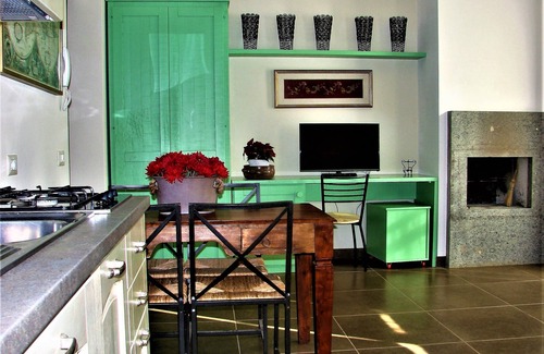 Grotte di Castro Apartment | Two-room apartment IBISCO yellow