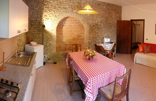 Bibbona House | Two-room apartment in a country house with park and swimming pool, near the sea.