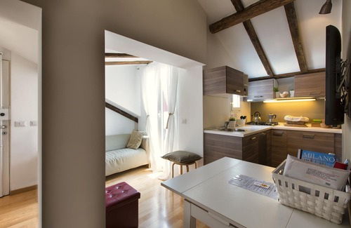 Porta Lodovica House | Two-room apartment in P.Romana under ancient exposed beams