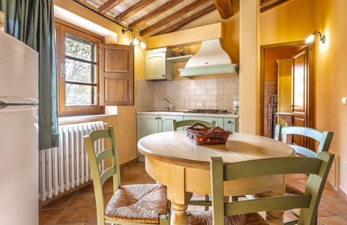 Sorano Apartment | Two-room apartment of approximately 60 m2 located on the ground floor or first floor with air conditioning, independent heating and wi fi connection.Composed of a living room with equipped kitchenette, fridge, microwave oven, toaster, sofa and satellite