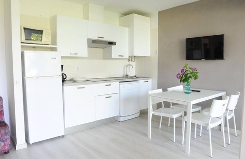 Campagnola Apartment | Two-room lake view apartment with barbecue and shared pool