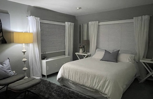 Torbay Bed & Breakfast | Two rooms in tropical garden