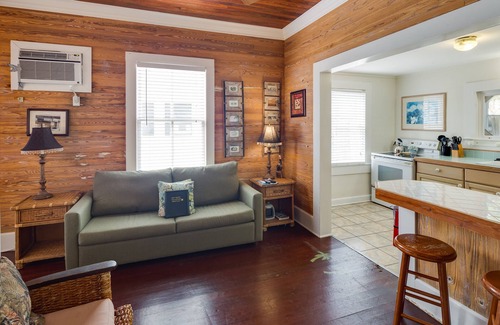Old Town Cabin | Two Rustic Cottages with Private Hot Tubs & Private Parking - Dogs OK