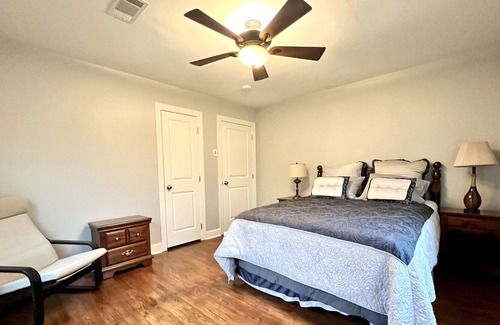 Greenway Plaza-Upper Kirby House | Two Story House in UPPER KIRBY/Montrose 4BR 3BA Gated Driveway