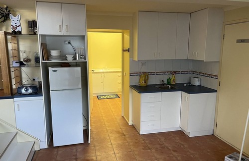 Cowes House | Two story, modern 70's, pet friendly, beach house. Close to track & beach(300m)