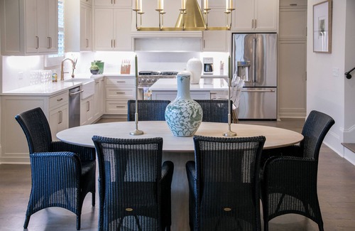 Oxford House | TX Rebel; Luxury home four blocks from Oxford's square, walk to Midtown