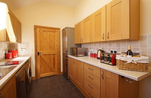 Glandyfi House | Ty ar y Mynydd - Three Bedroom House, Sleeps 6