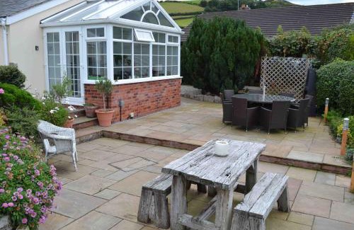 Betws yn Rhos House | Ty Bach, 1 bedroom home with hot tub and views