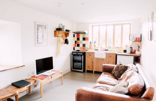 Cefn Ddwysarn Cottage | Ty Beic Country Apartments, The Barn