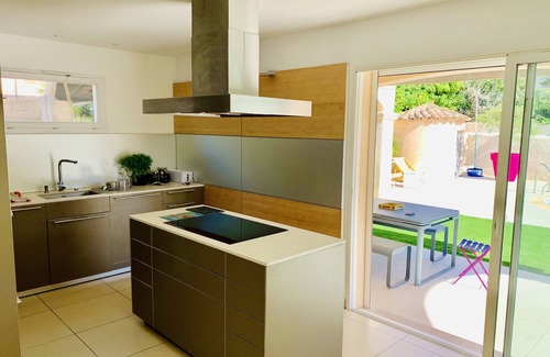 Vielle-Chapelle Villa | Ty'Bonheurs - sleeps 8 - garden pool sea