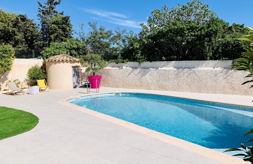 Vielle-Chapelle House | Ty'Bonheurs - Villa sleeps 8 with garden and pool, near the sea