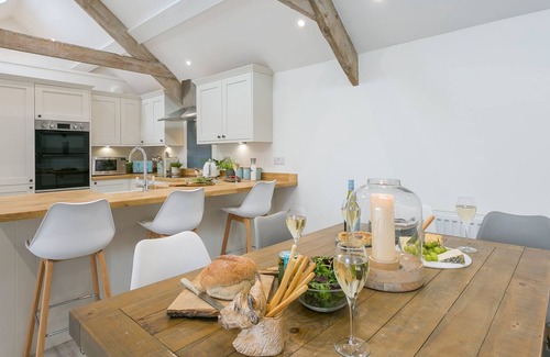 Pentraeth Cottage | Ty Capel - a dog that sleeps 8 guests in 4 bedrooms