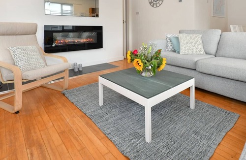 Llanbedrog House | Ty Cerrig - Three Bedroom House, Sleeps 6