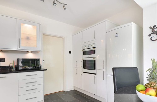 Llanbedrog House | Ty Cerrig - Three Bedroom House, Sleeps 6