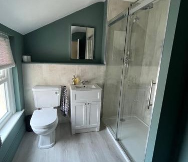 Fishguard House | Tŷ Glas, Fishguard, Ideal for beach, coastal path and town!