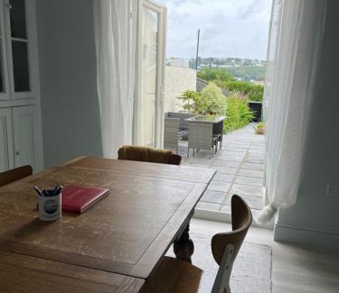 Fishguard House | Tŷ Glas, Fishguard, Ideal for beach, coastal path and town!