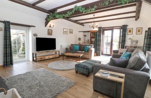 Llanfaethlu House | Ty Gwennol