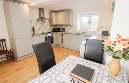 Kingswood Cottage | Ty Gwyn