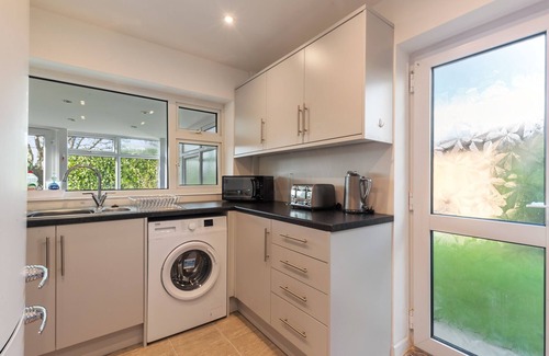 Saundersfoot House | Ty Gwyn - Hot Tub, Parking, Dog Friendly