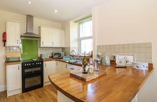 Llanddaniel Fab Cottage | TY MAWR, pet friendly, with open fire in Llanddaniel Fab