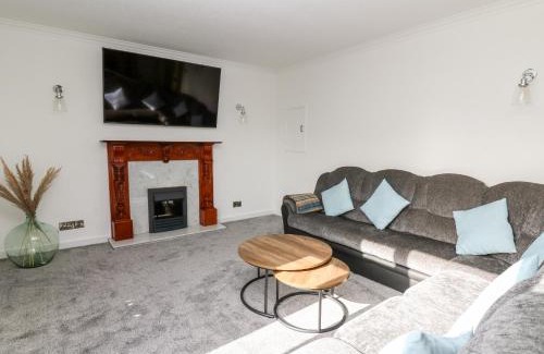 Aberystwyth House | Ty Melyn