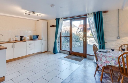 Port Talbot House | Ty'n Cellar Cottage in Port Talbot