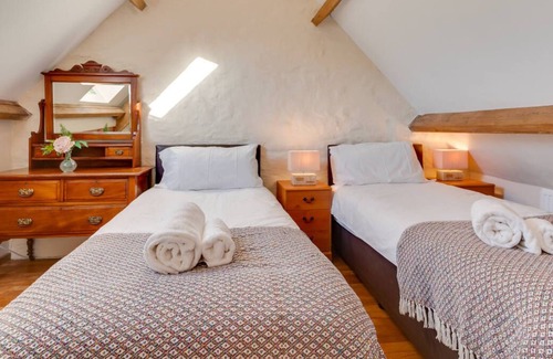 Port Talbot House | Ty'n Cellar Cottage in Port Talbot