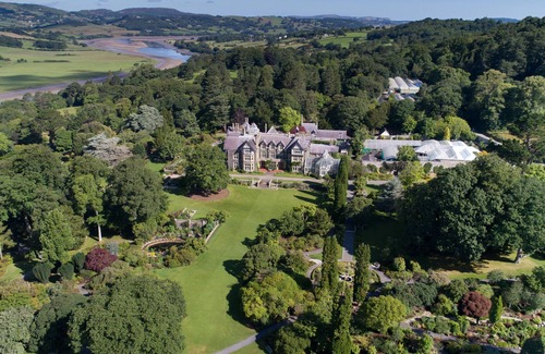 Eglwysbach Cottage | Ty Newydd is a period farmhouse on the Bodnant Estate