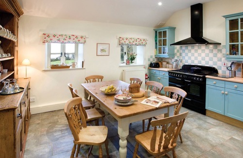Eglwysbach Cottage | Ty Newydd is a period farmhouse on the Bodnant Estate
