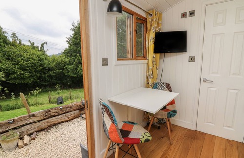 Talybont-on-Usk Cottage | TY OLWYN BACH, pet friendly, with a garden in Tal-Y-Bont-On-Usk
