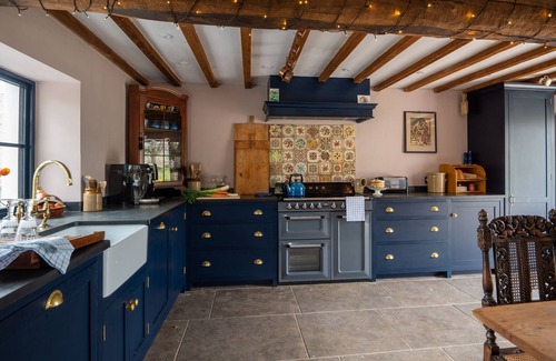 Tretower House | TY SINSIR, pet friendly, character holiday cottage in Crickhowell