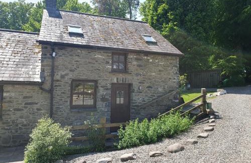 Llangybi House | Ty Twt
