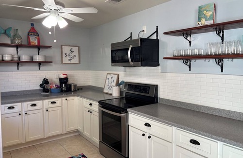 Tybee Island House | Tybee Beach Cottage, Steps from all the local fun and a quick walk to the beach