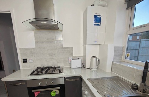 Stonnall House | Tyburn Home, Birmingham B24 Long Stays with FREE Parking and FREE Wi-Fi