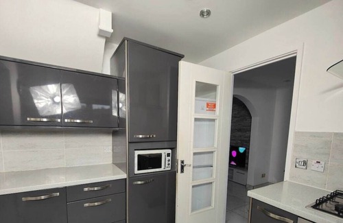Stonnall House | Tyburn Home, Birmingham B24 Long Stays with FREE Parking and FREE Wi-Fi
