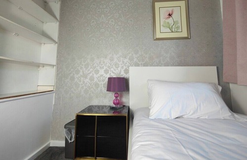 Stonnall House | Tyburn Home, Birmingham B24 Long Stays with FREE Parking and FREE Wi-Fi