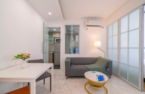 Xujiahui Apartment | Tyms Cozy 1BR APT TianShan Dynasty View