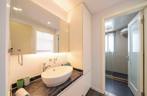 Changning Bed & Breakfast | Tyms Luxury 3BR 2BA APT Riverside