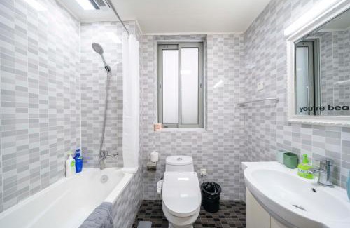 Changning Apartment | Tyms Luxury 4BR 2BA APT Xintiandi Riverside Garden