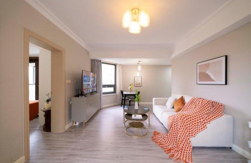 Gubei Apartment | Tyms Modern 1BR APT Gubei International Garden