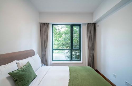 Changning Apartment | Tyms Modern 2BR APT Lujiazui Renheng Riverside