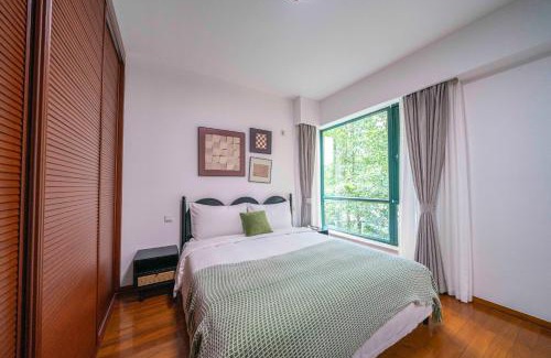 Changning Apartment | Tyms Modern 2BR APT Lujiazui Renheng Riverside