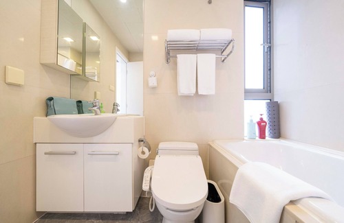 Xujiahui Bed & Breakfast | Tyms Stylish 3BR 2BA Apt Yongxin Century