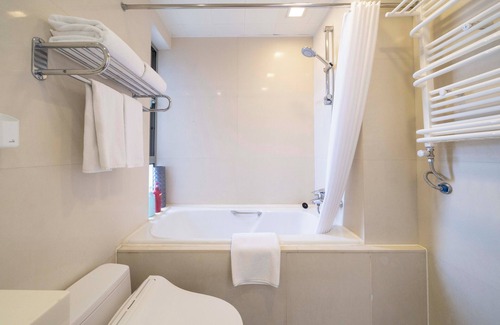 Xujiahui Bed & Breakfast | Tyms Stylish 3BR 2BA Apt Yongxin Century