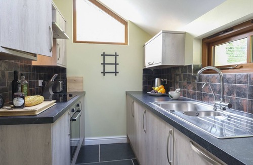 Penrhyndeudraeth Cottage | TYN LLWYN CORNEL, pet friendly, with open fire in Beddgelert