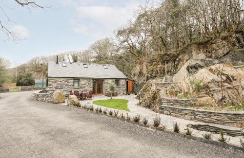 Penrhyndeudraeth House | Tyn Llwyn Cornel Eco Barn