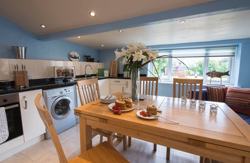 Rhosneigr Cottage | Tyn Lon: Traditional Anglesey holiday cottage, 4 guests