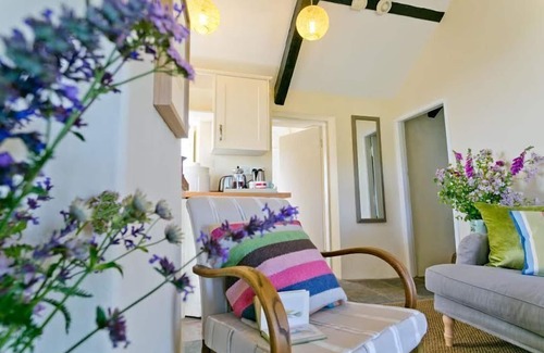 Ty Croes Cottage | Tyn Towyn - a coastal that sleeps 4 guests in 2 bedrooms