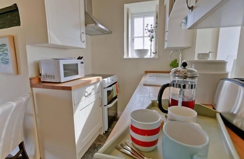 Ty Croes Cottage | Tyn Towyn - a coastal that sleeps 4 guests in 2 bedrooms