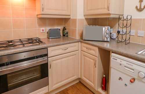 North Shields Cottage | TYNE VIEW, pet friendly, character holiday cottage in North Shields